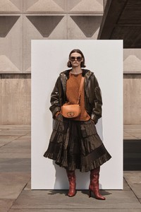 00006-bottega-veneta-vogue-pre-fall-2018-pr.thumb.jpg.1c4fbdef6bc570b9a525802ad47b907d.jpg