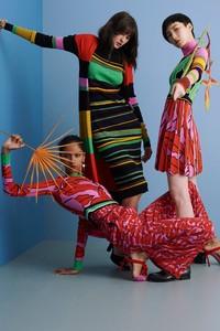 00008-dvf-holiday-vogue-resort-2019-pr.thumb.jpg.59368344a2af8eca792c0c3850c94f9e.jpg