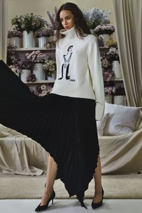 00008-khaite-vogue-resort-2019-pr.thumb.jpg.3619e0ffca5f404bc1f7347782830b9b.jpg