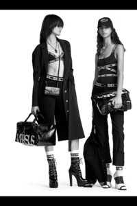 00008-versus-versace-vogue-pre-spring-2019-pr.thumb.jpg.49b0df72c9571eed94a3a9c47ddcc666.jpg