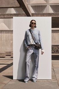 00010-bottega-veneta-vogue-pre-fall-2018-pr.thumb.jpg.d0ded4bbcd1afb787325e198ae87c39a.jpg