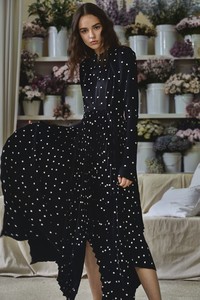 00010-khaite-vogue-resort-2019-pr.thumb.jpg.d8101c1b66f04db02541b8c24ea42071.jpg