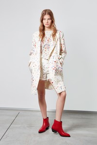 00011-Ermanno-Scervino-Vogue-Resort-2019-pr.thumb.jpg.81b42cd697cde349f66515739027c295.jpg