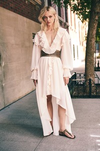 00011-Philosophy-di-Lorenzo-Serafini-Vogue-Resort-2019-pr.thumb.jpg.b8c943dbc216d10357bc62ebb4fa09db.jpg