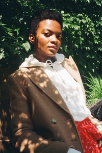 00011-alexachung-vogue-resort-2019-pr.thumb.jpg.c9c57f6476f98d10d36f97d9f8627976.jpg