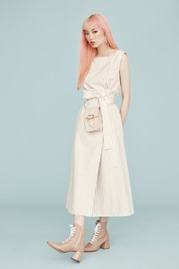 00012-adeam-vogue-resort-2019-pr.thumb.jpg.337f072f06da2ce8881cbaa19d3701f7.jpg