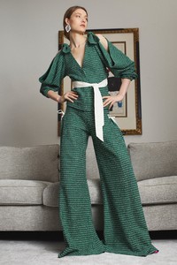 00012-hellessy-vogue-resort-2019-pr.thumb.jpg.dc593cb3832c1a0fab71286068f15e5f.jpg