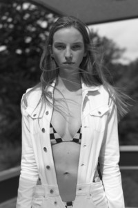 00013-Filles-A-Papa-Vogue-Resort-2019-pr.thumb.jpg.0d131b352a8829c93bb006e4395d41cd.jpg