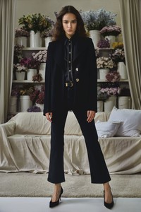 00015-khaite-vogue-resort-2019-pr.thumb.jpg.09e2d3226ba3d95916675590ae437b8a.jpg