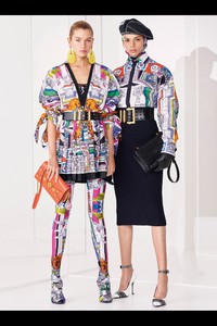 00015-versace-vogue-pre-spring-2019-pr.thumb.jpg.0298c587b99f24a0f2ee19bbd3ab3d12.jpg