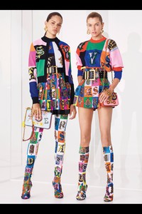 00016-versace-vogue-pre-spring-2019-pr.thumb.jpg.e6cdc2e978ace920c776e65333ba9b7f.jpg