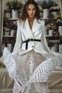 00018-khaite-vogue-resort-2019-pr.thumb.jpg.38ab1910bd7409f4f530d07da3e83975.jpg