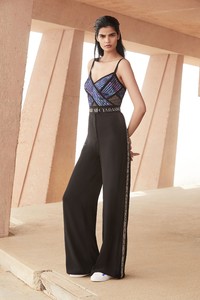 00018-tadashi-shoji-vogue-resort-2019-pr.thumb.jpg.ccb8ed4c61624202405c60c3b4e80e15.jpg