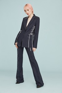 00019-adeam-vogue-resort-2019-pr.thumb.jpg.06ba4fe0671d8d681e2ca867bc093ba3.jpg