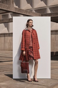 00020-bottega-veneta-vogue-pre-fall-2018-pr.thumb.jpg.3da7216557e53c9022b14acd60377497.jpg