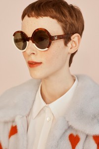00020-carolina-herrera-vogue-resort-2019-pr.thumb.jpg.9963aca78384e7106f4349e655635ee3.jpg