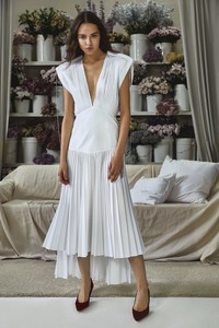 00020-khaite-vogue-resort-2019-pr.thumb.jpg.8a52c5d72e2bc03fd1de641e880a9b7d.jpg
