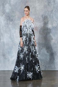 00020-pamella-roland-vogue-resort-2019-pr.thumb.jpg.fb7685f6f290b0efd26c6161544b17c8.jpg