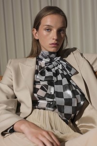 00021-Filles-A-Papa-Vogue-Resort-2019-pr.thumb.jpg.75db2c81b03748e79563527e641d9025.jpg