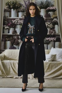 00022-khaite-vogue-resort-2019-pr.thumb.jpg.551725bc63f4f81c1a237bc1809ffcbb.jpg