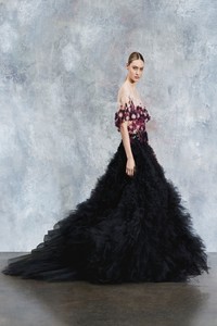 00022-pamella-roland-vogue-resort-2019-pr.thumb.jpg.0460b6cef790f49564aec4cab71e025f.jpg