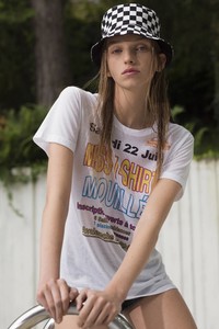 00024-Filles-A-Papa-Vogue-Resort-2019-pr.thumb.jpg.6a41f8377c57f59516dcef3b7c776b4e.jpg