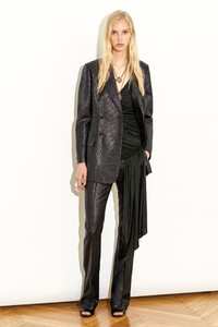 00024-Roberto-Cavalli-vogue-pre-fall-2018-pr.thumb.jpg.64bc00b0f8981d5c54c4b6bb2b885282.jpg