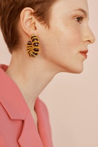 00025-carolina-herrera-vogue-resort-2019-pr.thumb.jpg.8126cf6d3a4cddba09d6ed5cbec20c49.jpg