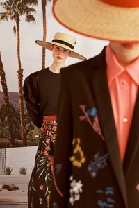 00036-carolina-herrera-vogue-resort-2019-pr.thumb.jpg.7b2f60ff621cf827126cd0849e5c1ba9.jpg