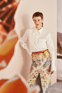 00039-carolina-herrera-vogue-resort-2019-pr.thumb.jpg.1763ad8d7606473c36ecaa7e2a4c85c5.jpg
