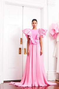 00040-christian-siriano-vogue-resort-2019-pr.jpg