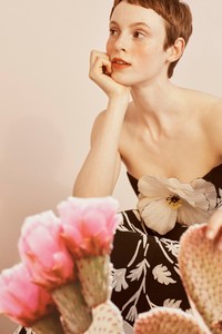 00041-carolina-herrera-vogue-resort-2019-pr.thumb.jpg.caa5f3f47e6ed72cbe20ecc8831a5be2.jpg