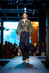 02-dvf-spring-2018.thumb.jpg.a704e02e0342418df5b6905611615e61.jpg