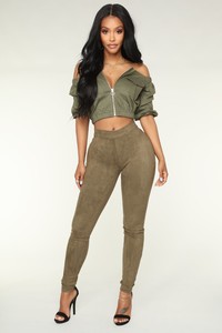 06-05-18_Studio_2__1038A_Olive_186_CC.JPG