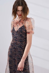 07-jill-stuart-resort-2018-lookbook.thumb.jpg.793c83231e8209e1f4d3d301fb8828cb.jpg
