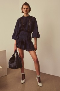 08-Isabel-Marant-Pre-Fall-2018.thumb.jpg.6ac43524be72325dd5b89ba1107f21df.jpg