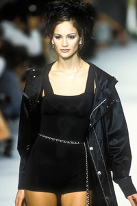 1000316681_Chanel1996WomenRTW33.thumb.jpg.e60b764585ab40a6cc337784135c921f.jpg