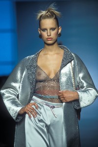1037210740_Valentino2000HauteCouture38.thumb.jpg.9a5adc8e095932fdbbd1deabdb02ff5a.jpg