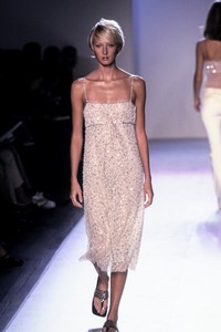 10659591_VictorAlfaro2000WomenRTW21.thumb.jpg.def90bfda83e178ca46343c227d88b3b.jpg