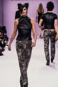 1103696938_AnnaSui1995WomenRTW47.thumb.jpg.2e6fcb3f931243b3d20f770f753f892d.jpg