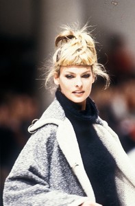 1114195560_Fendi1994WomenRTW91.thumb.jpg.09dbd03b7d35f0523bfbb77c9bc0737f.jpg