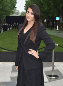 Aishwarya+Rai+Giorgio+Armani+40th+Anniversary+XGHPi4OCX-Fx.jpg