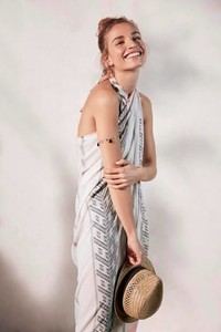1223676871_Aude-JaneDeville_mintvelvet7.thumb.jpg.6be21383812194c846d084497156a7b9.jpg