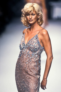 1249559885_Chloe1995WomenRTW91.thumb.jpg.b34ac52a5b22b8ee36237fa4272b18dc.jpg