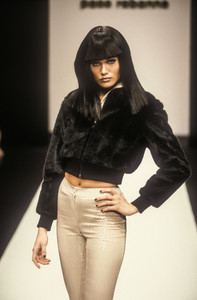 1255126814_PacoRabanne1995WomenRTW26.thumb.jpg.1da707d3bfaf28e85454db857fa8b2e2.jpg