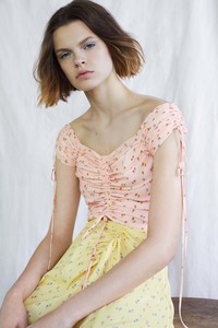 13-jill-stuart-resort-2018-lookbook.thumb.jpg.d1e5bfb1f9ae74095719d6d1c97388c2.jpg