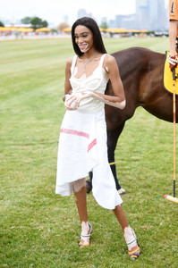 Winnie+Harlow+11th+Annual+Veuve+Clicquot+Polo+E_2TfqXFB9Vx.jpg