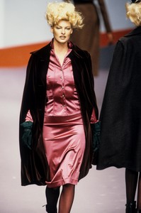 150371398_KarlLagerfeld1995WomenRTW34.thumb.jpg.3ea950c07c6238e6384d1b6739517b77.jpg