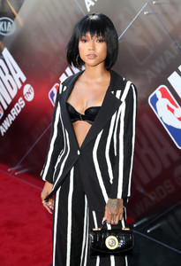 Karrueche+Tran+2018+NBA+Awards+Red+Carpet+yPhN_LZKlshx.jpg