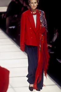 151652115_GiorgioArmani1993WomenRTW71.thumb.jpg.b59a192e82fd86ed85c6b9453f0f4ae7.jpg